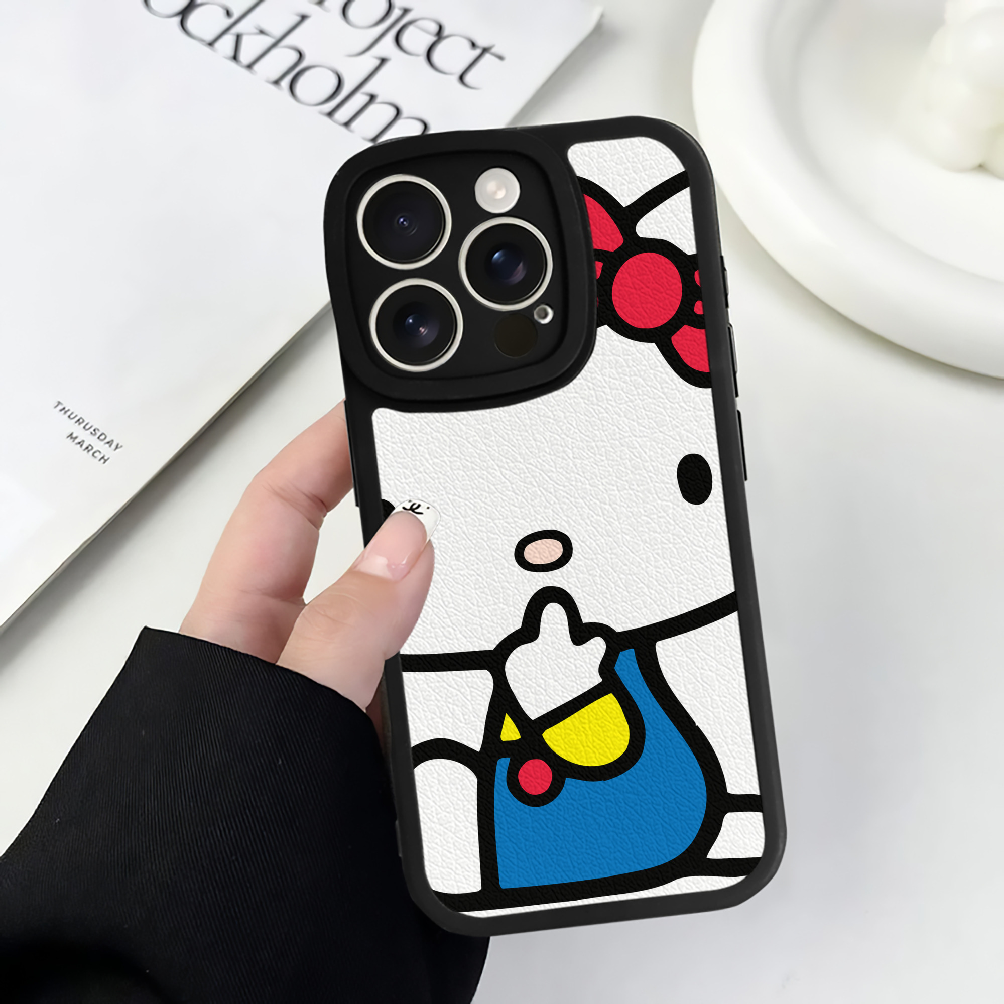 （画像用） Hello Kitty ハローキティ 【iPhone 16シリーズ対応】シリコンスマホケース（レザー調） 材質：シリコン